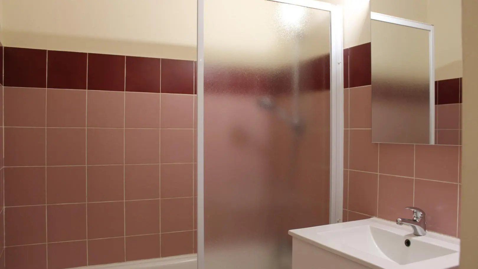 Gîte Les Faons-Salle de bains-Roubion Les Buisses-Gîtes de France des Alpes-Maritimes