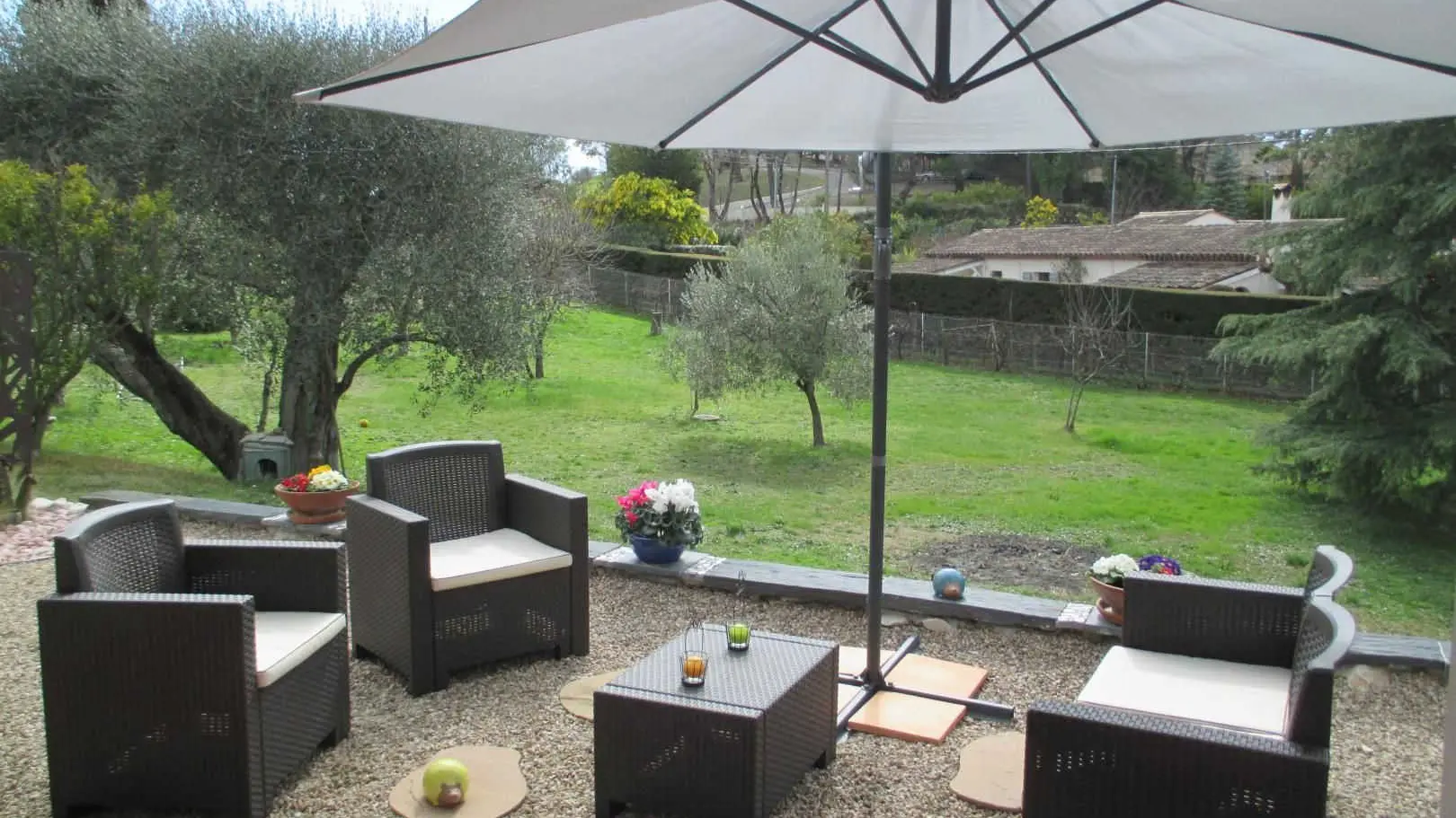 Terrasse Gîte L'Emiliana à Roquefort les Pins Gîtes de France Alpes-Maritimes