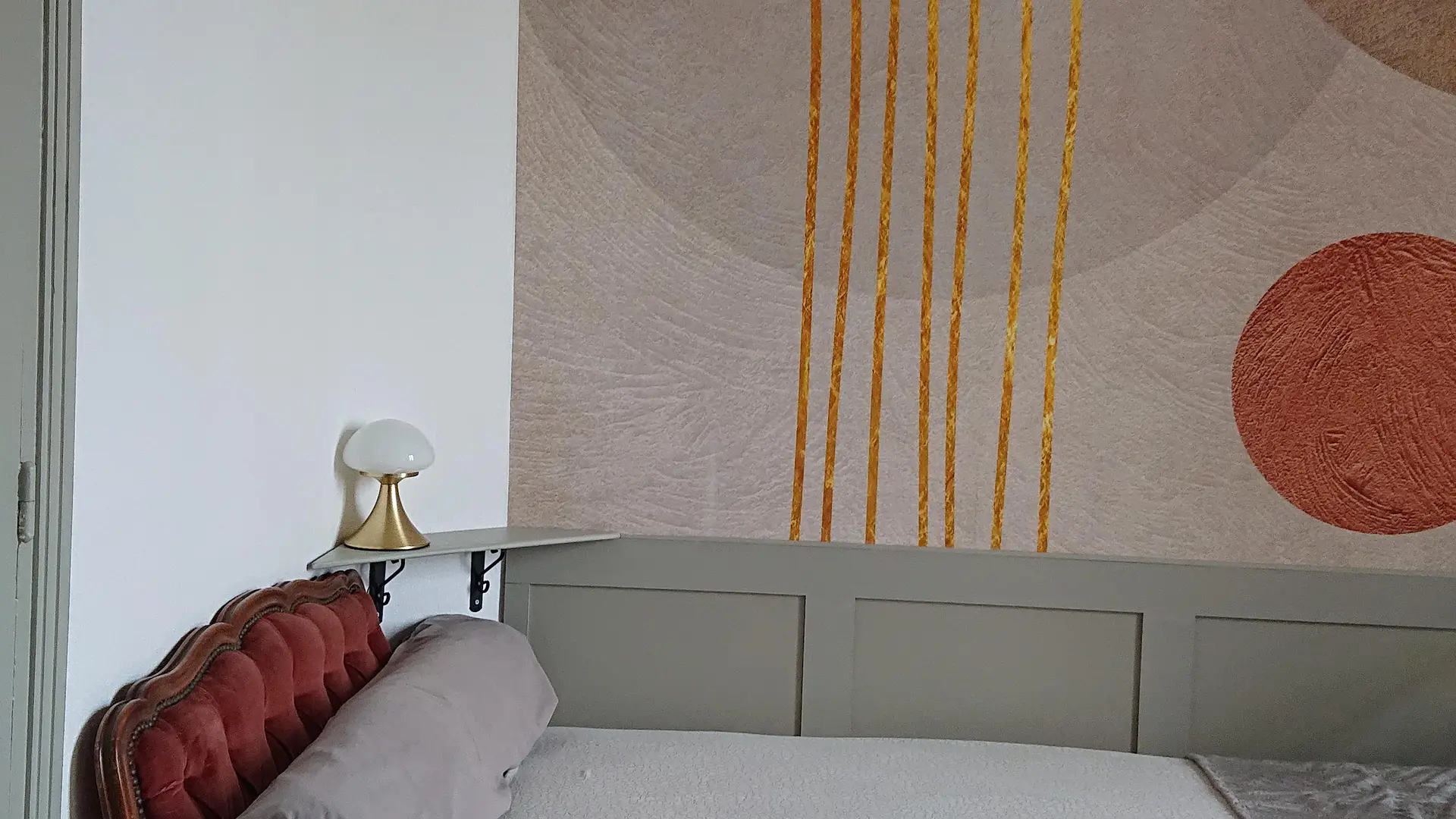 pièce principale / lit 120 matelas neuf