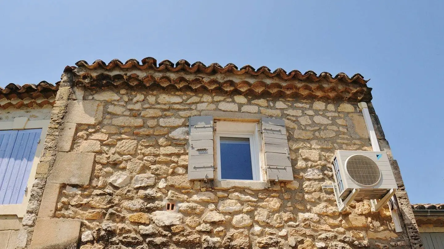 Vue de la chambre depuis la rue