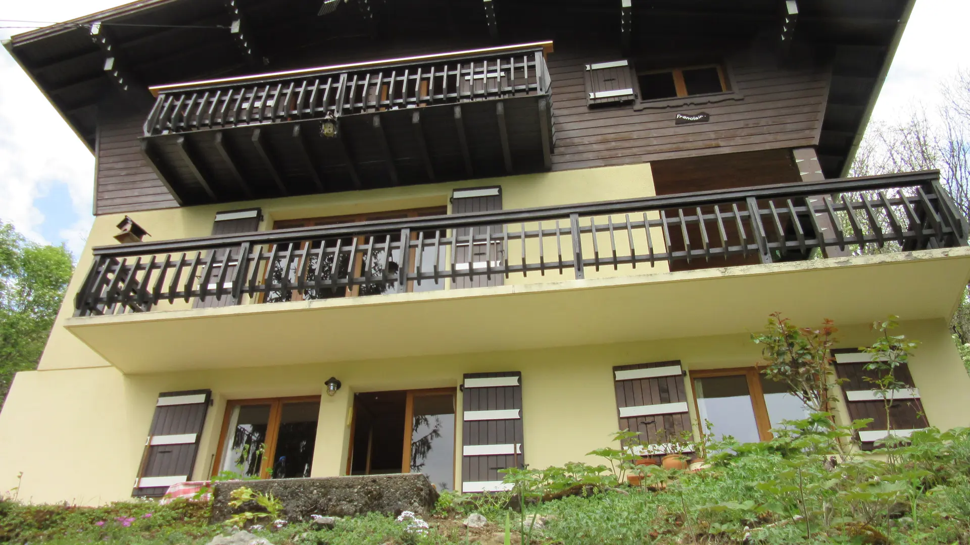 Vue du chalet extérieur en été