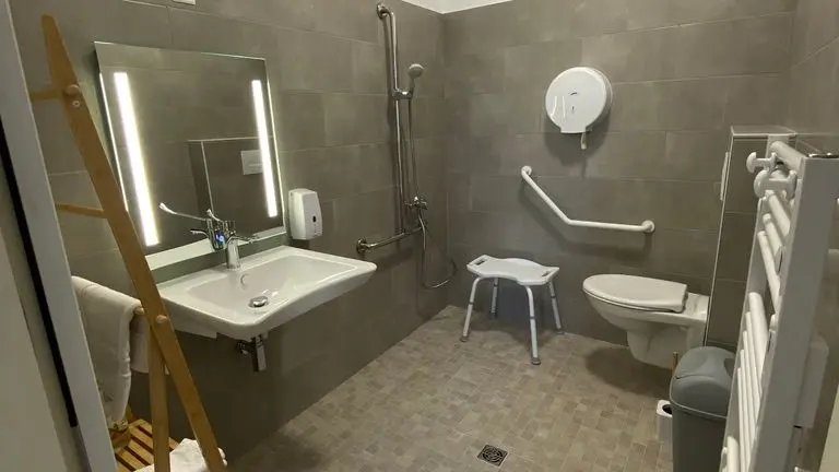 Salle de bain PMR