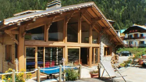 Terrasse avec jacuzzi