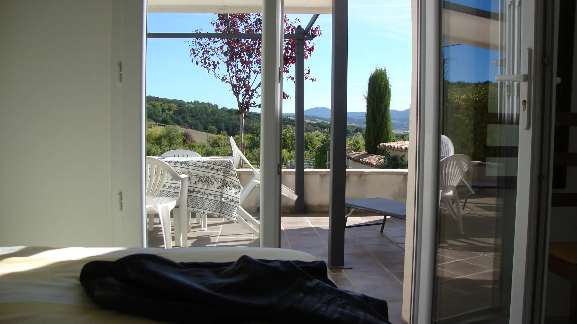 Chambre donnant sur la terrasse