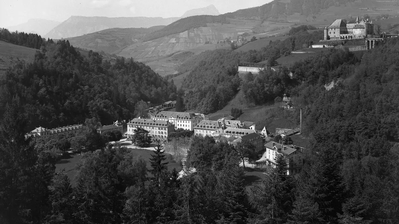 Vue générale d'Uriage-les-Bains au début du XXe siècle.