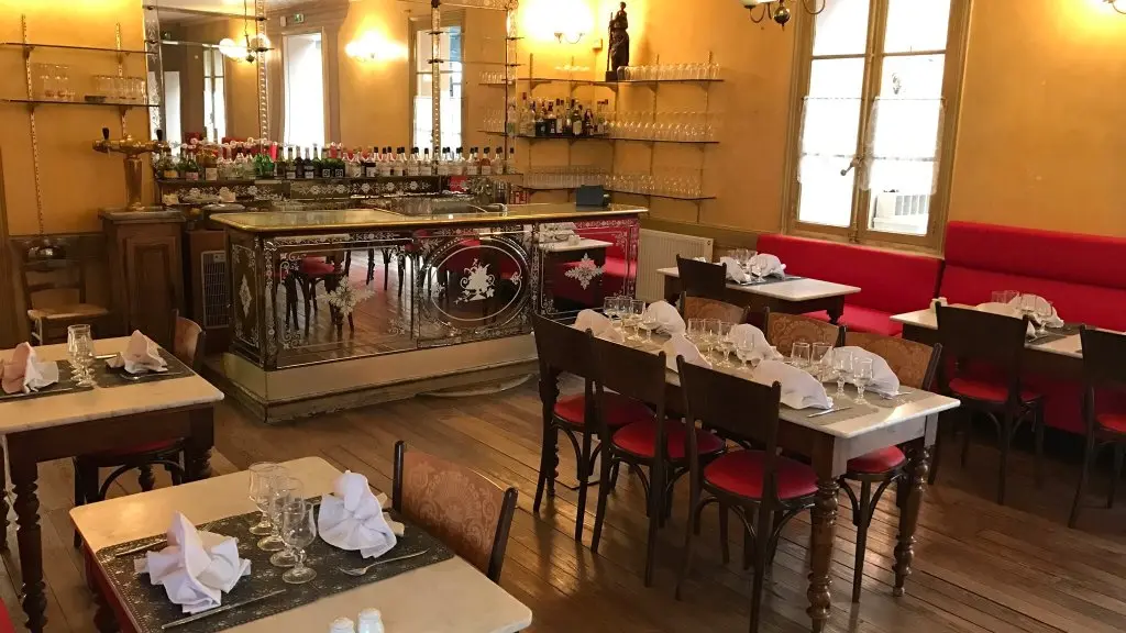 Salle intérieure du restaurant