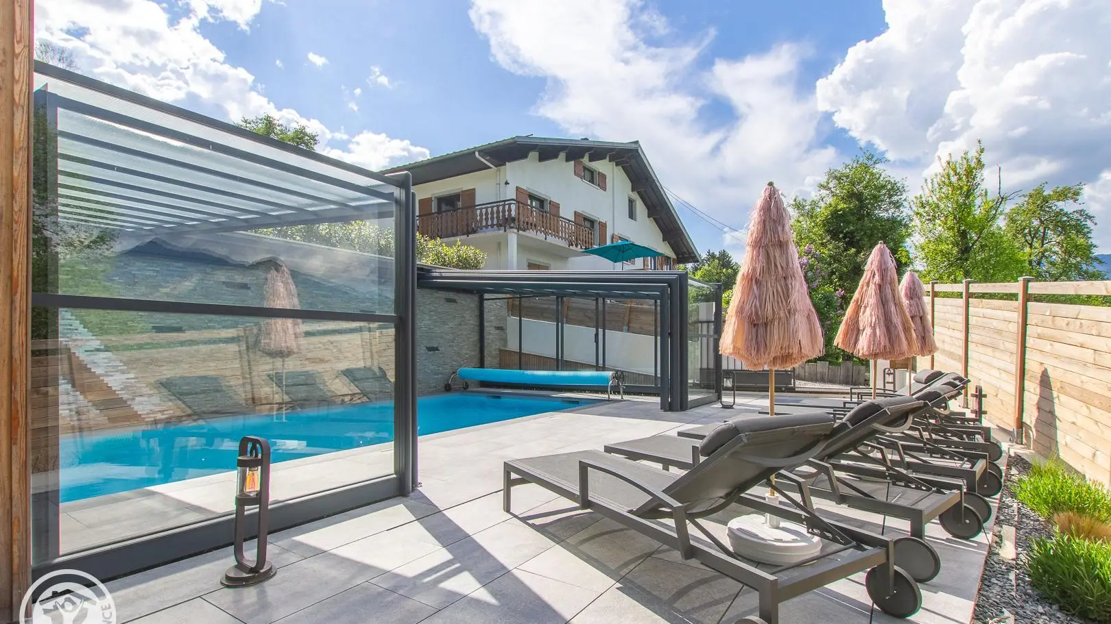 Piscine commune 4X8 mètres chauffée à 28° de Mai à Septembre