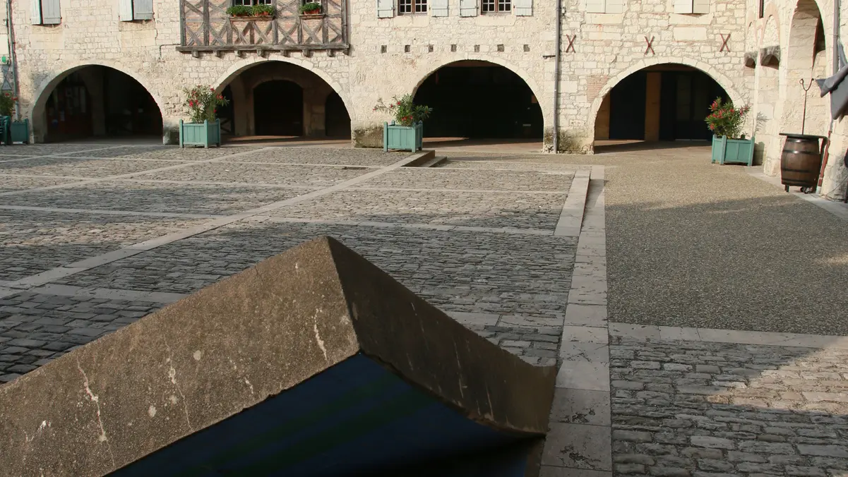 Lauzerte, Place des Cornières