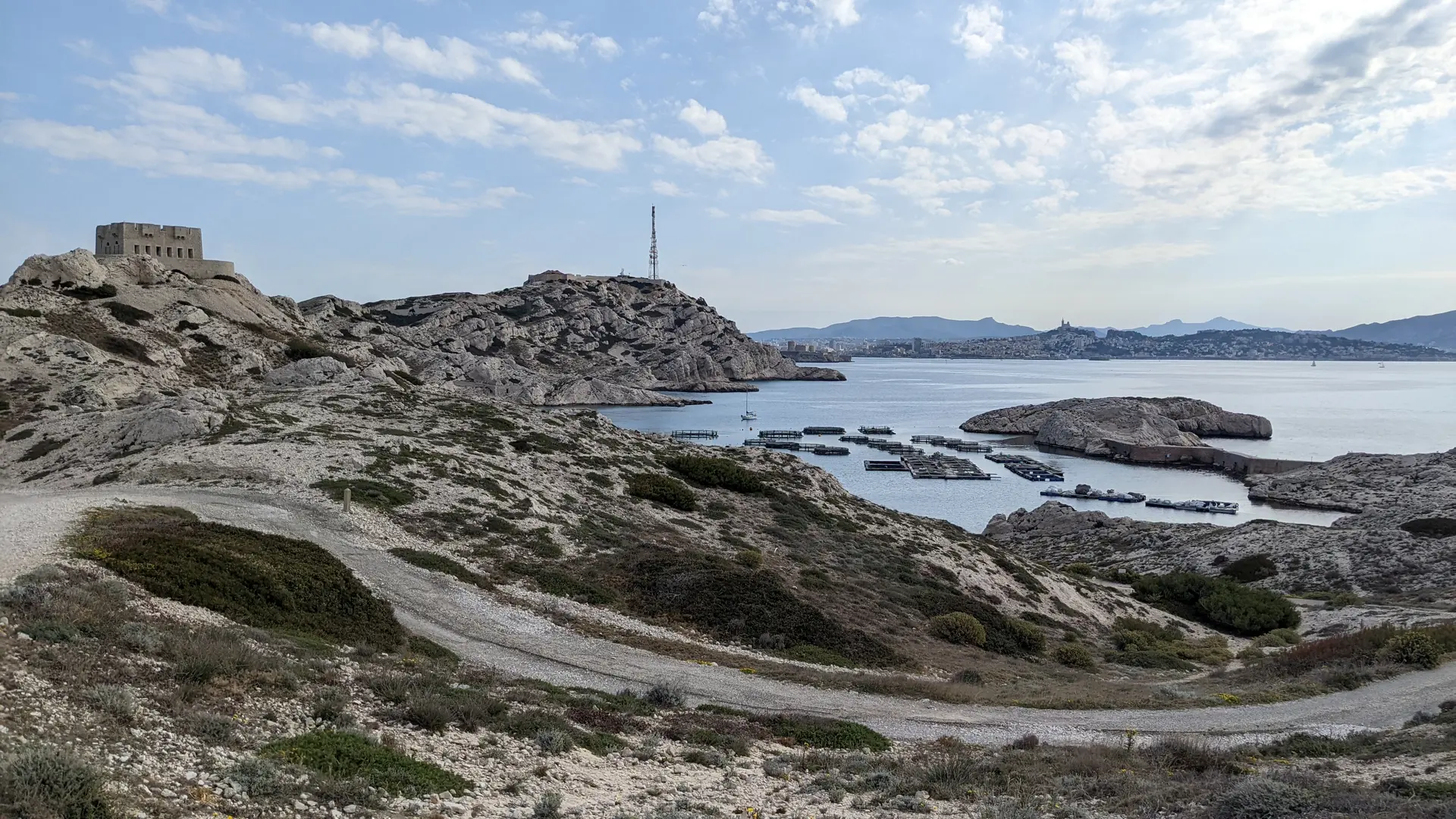 Pomègues port ancien et ferme aquacole