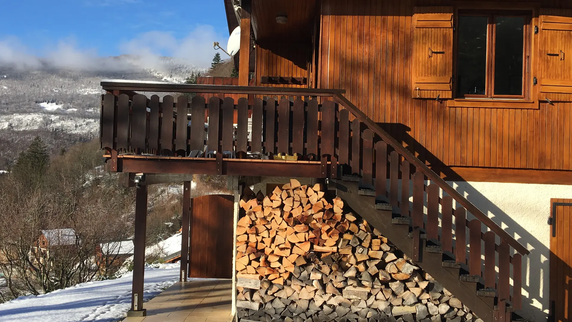 Extérieurs du chalet sous la neige