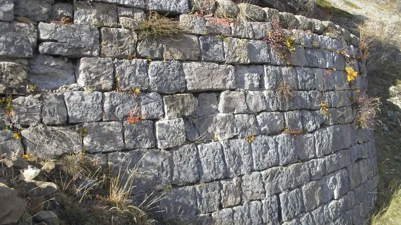 Mur de soutènement à proximité de Saint-Michel de Chaillol