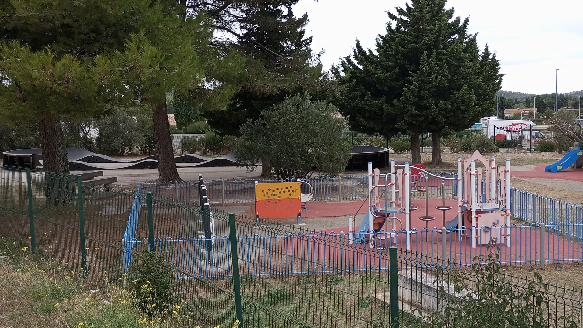 Aire de jeux et Skate Park
