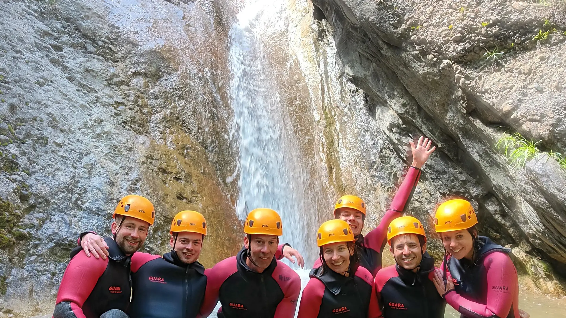 Le canyoning, un moment fort entre amis ou en famille avec Ecrins Spéléo Canyon. Rif Lauzon