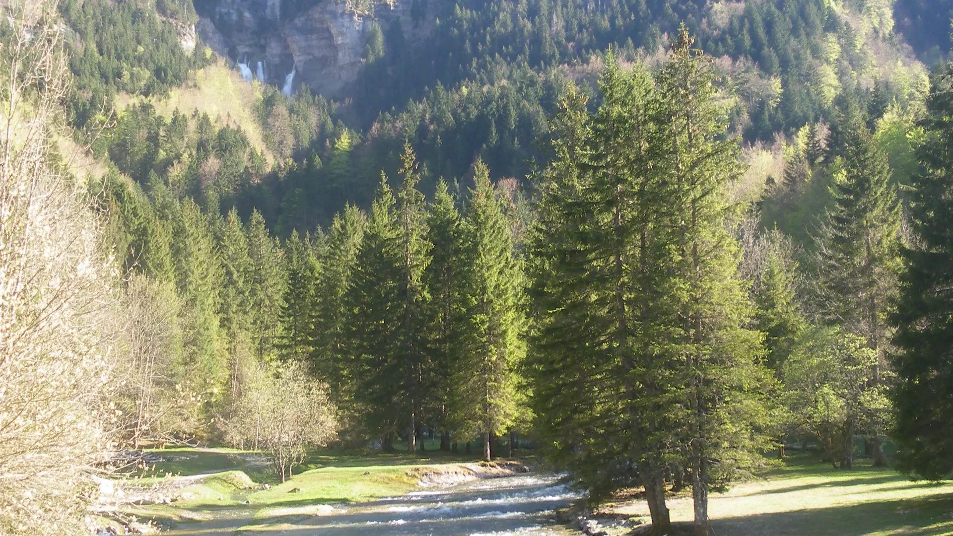 Le Cirque de St Même à 1,5km