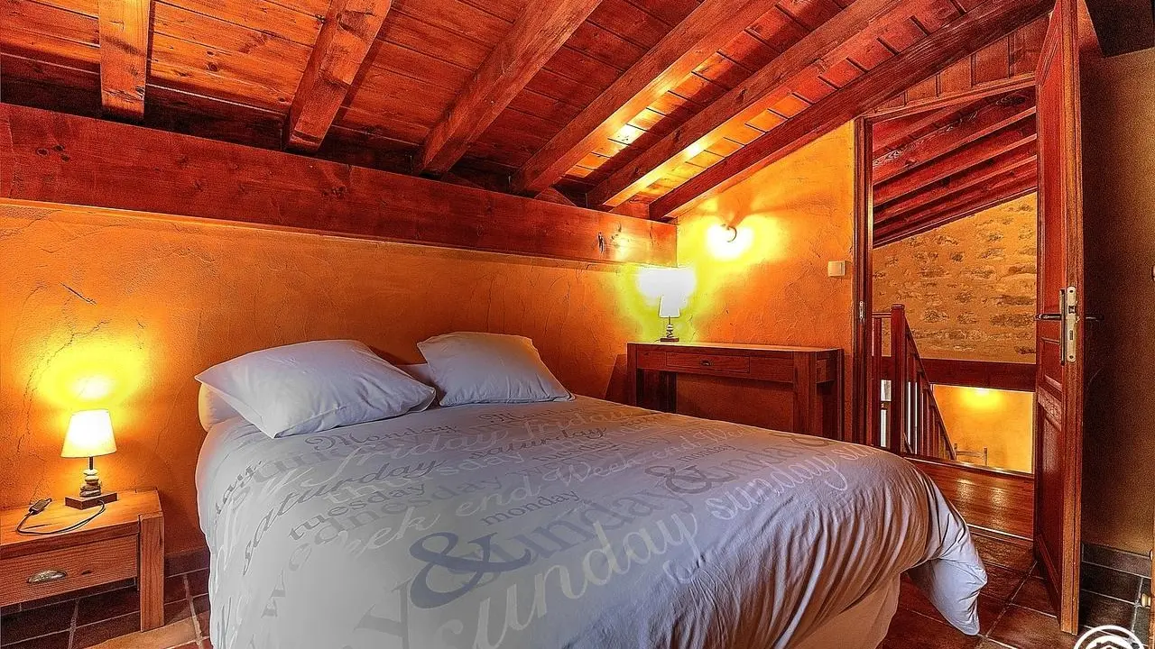 Au 1èere étage : la chambre avec 1 lit double