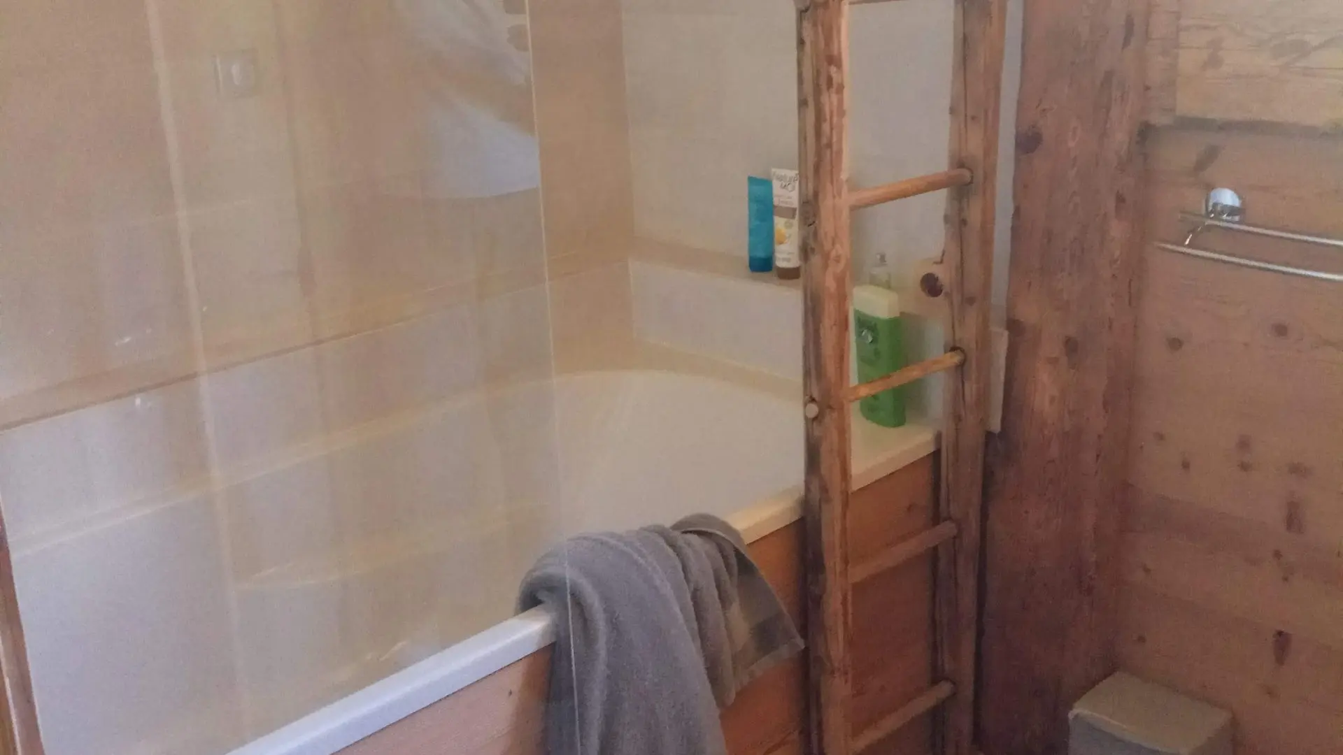 Bathroom with bathtub