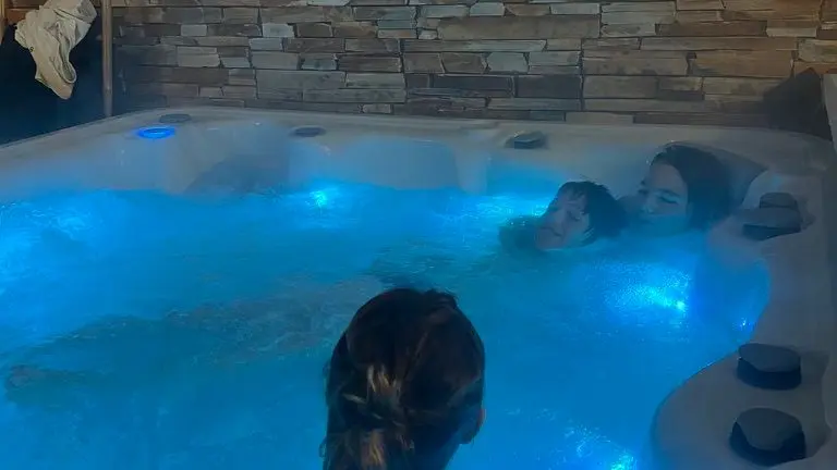 Spa chauffé toute l'année 6 places