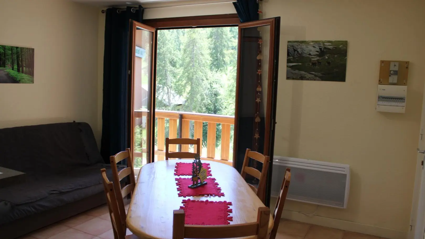 Gîte Les Faons-Séjour-Roubion Les Buisses-Gîtes de France des Alpes-Maritimes