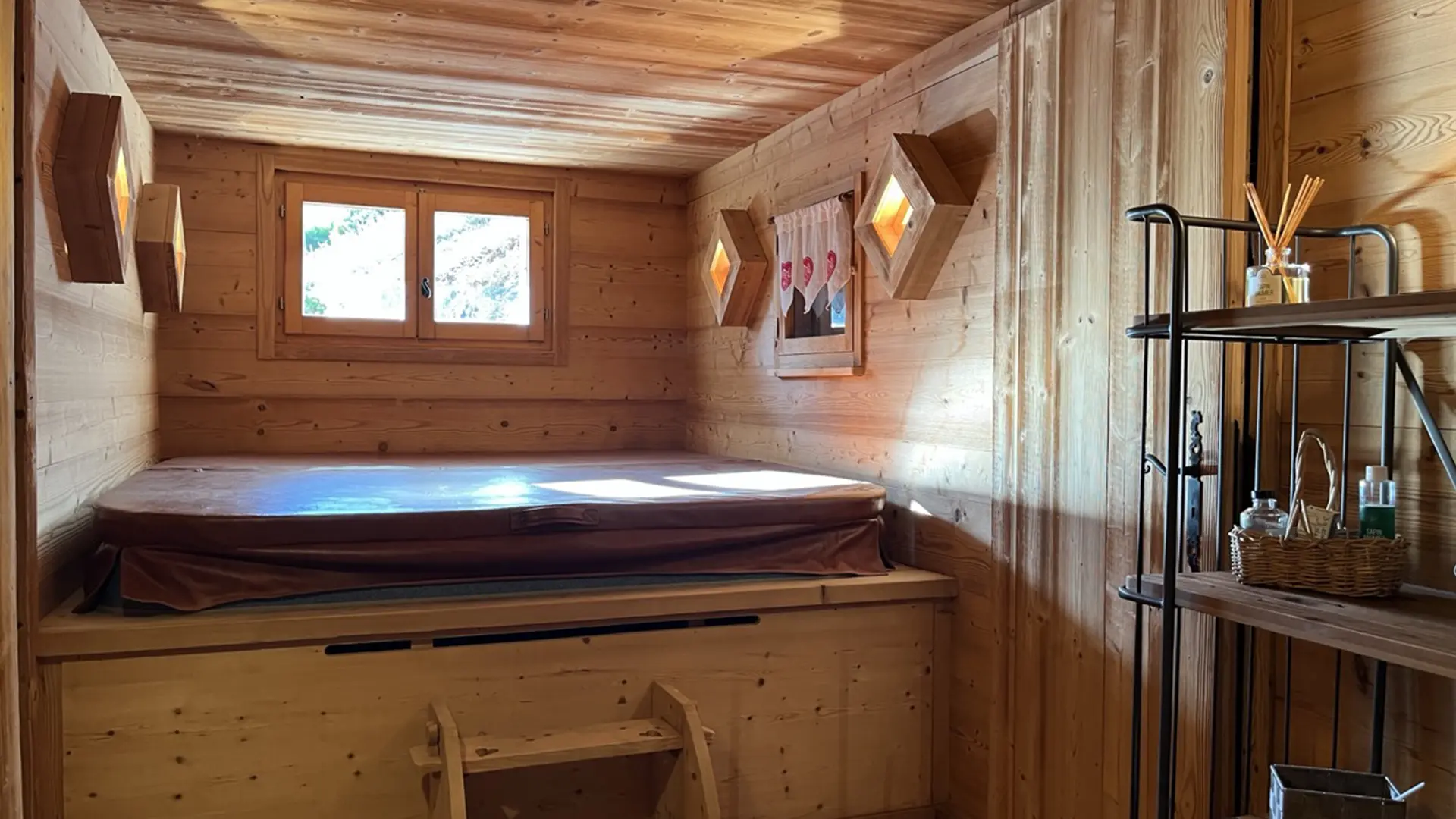 Jacuzzi (ouvert pour Ch RdC de janvier à mi-mars