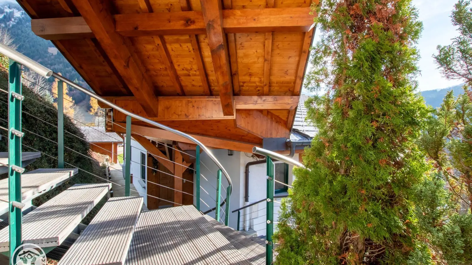 Escalier extérieur couvert