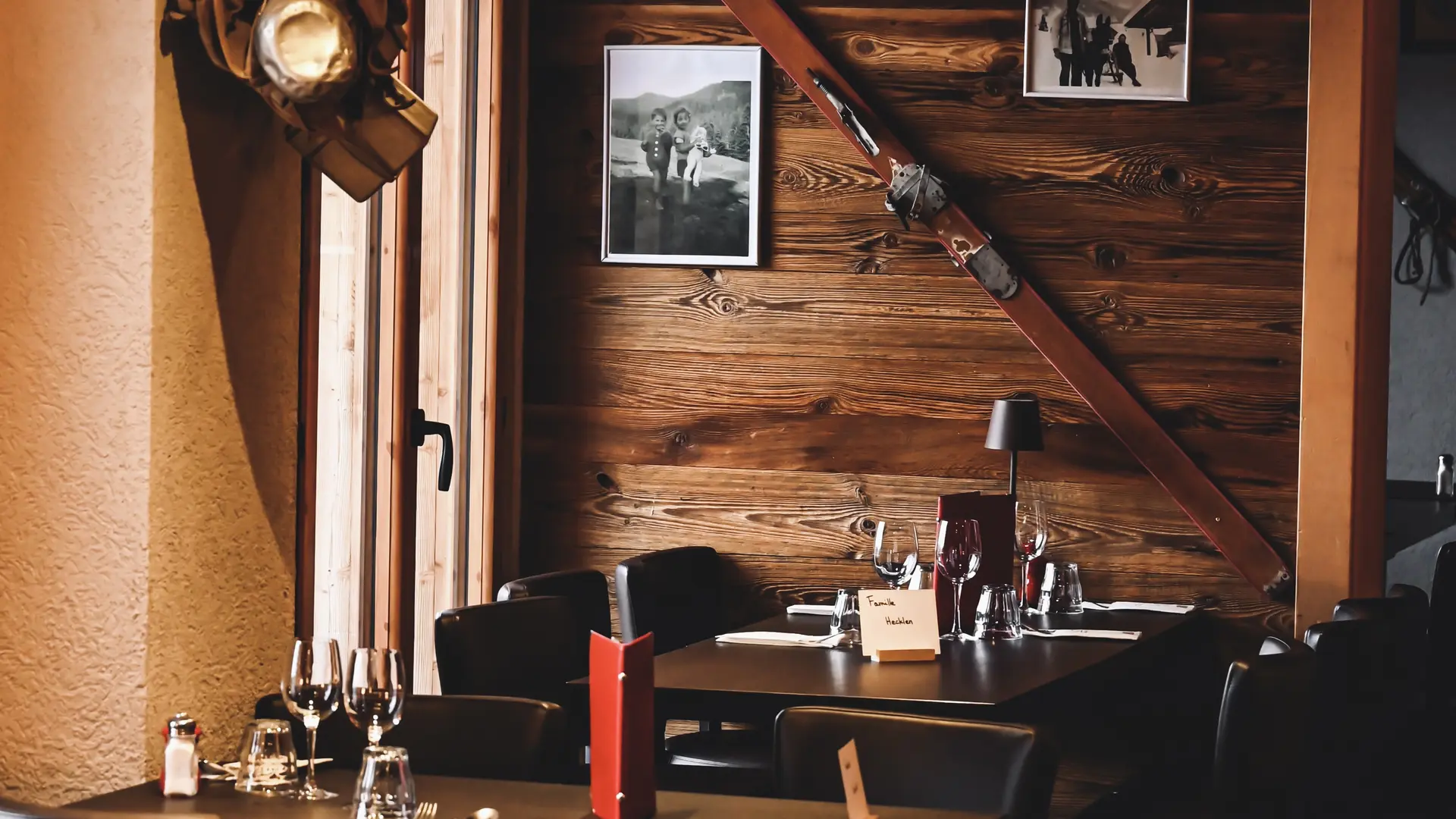 Tables with wall-mounted skis