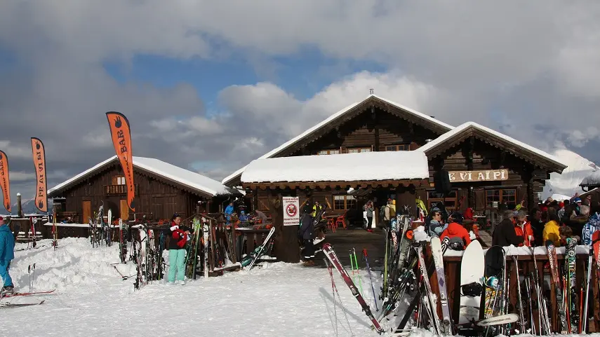 Restaurant d'altitude, grand bar musical sur les pistes, Dévoluy, Hautes-Alpes