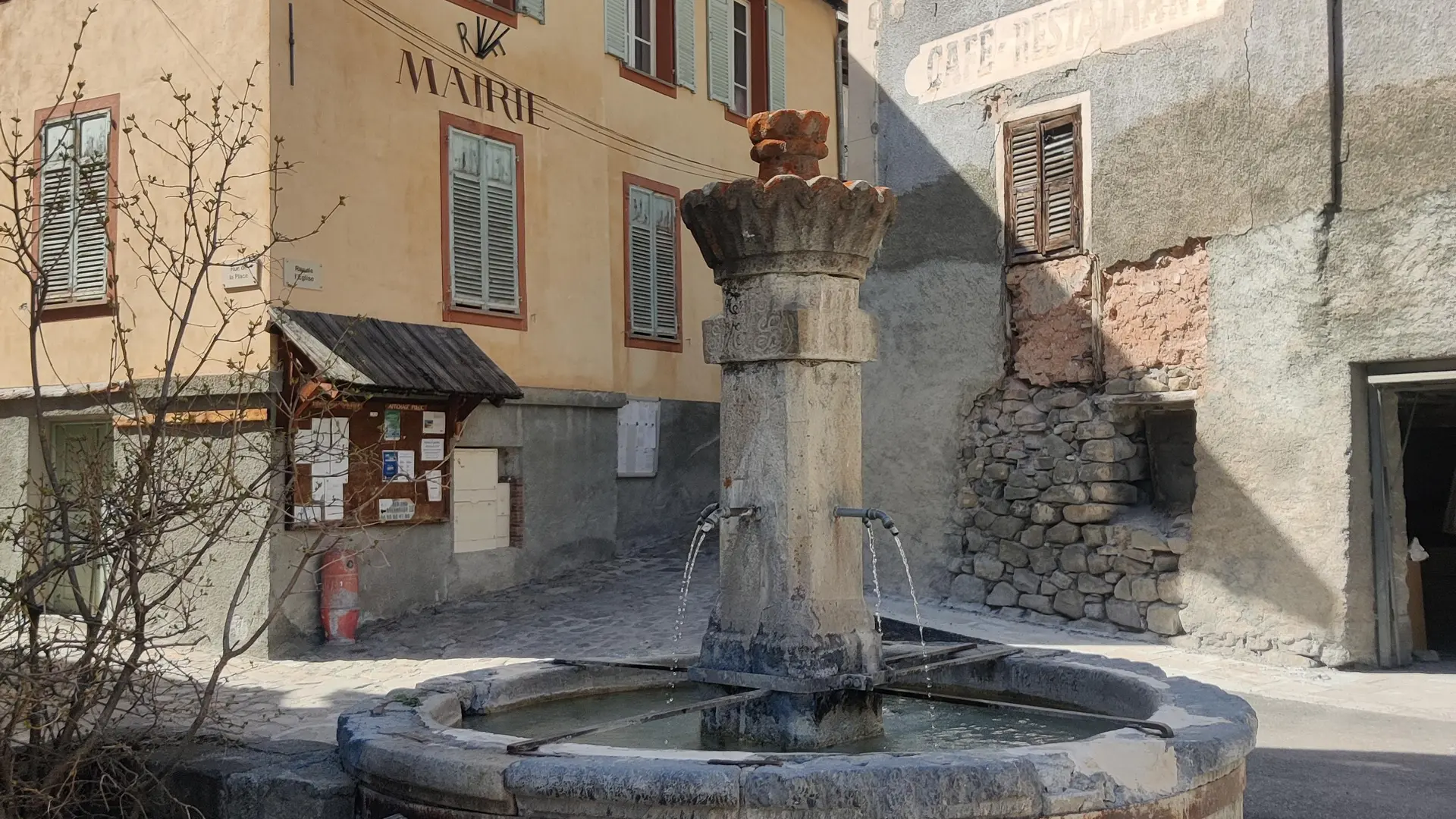 Fontaine de la place