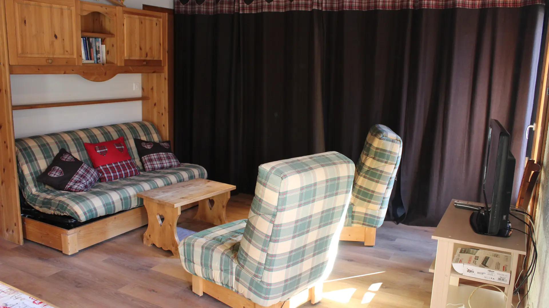 Pièce de vie, séparée couchages