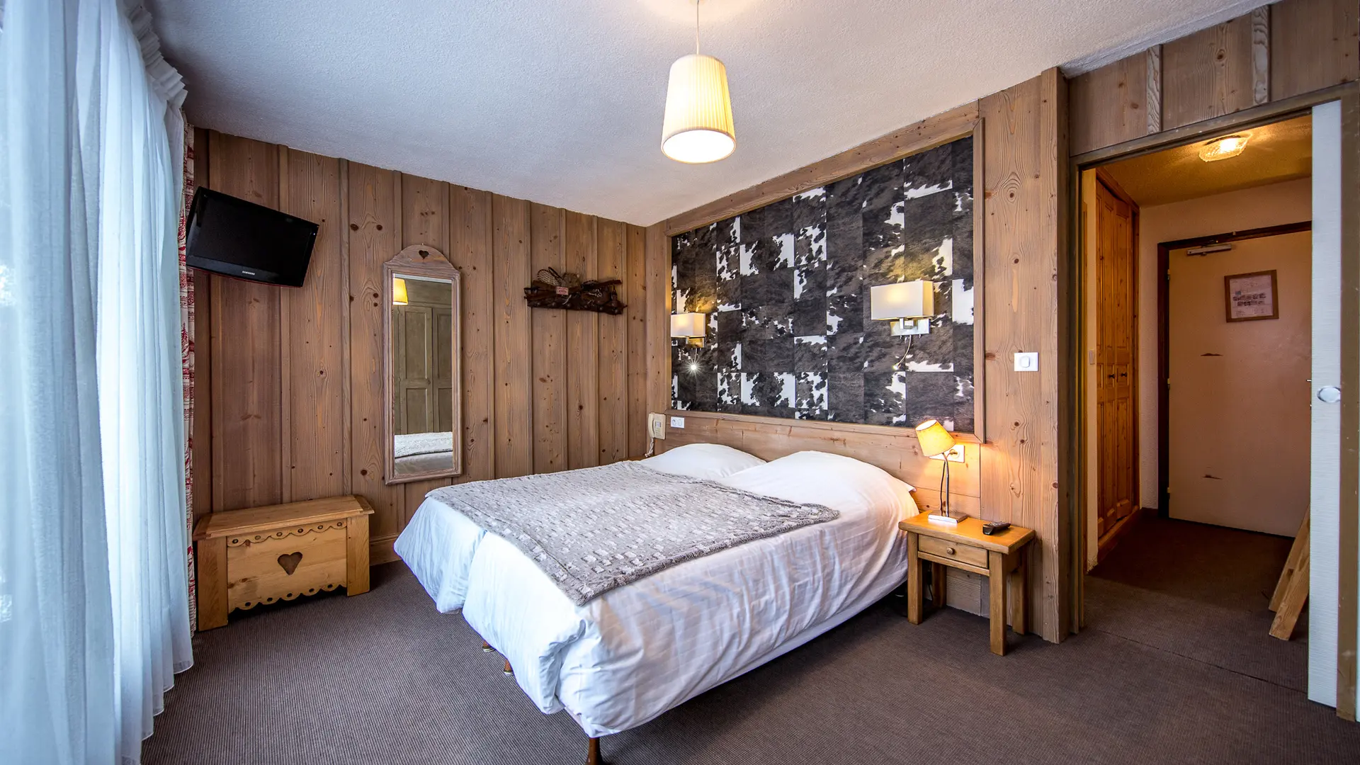 Chambre double ou familiale avec salle de bain/wc, TV, balcon