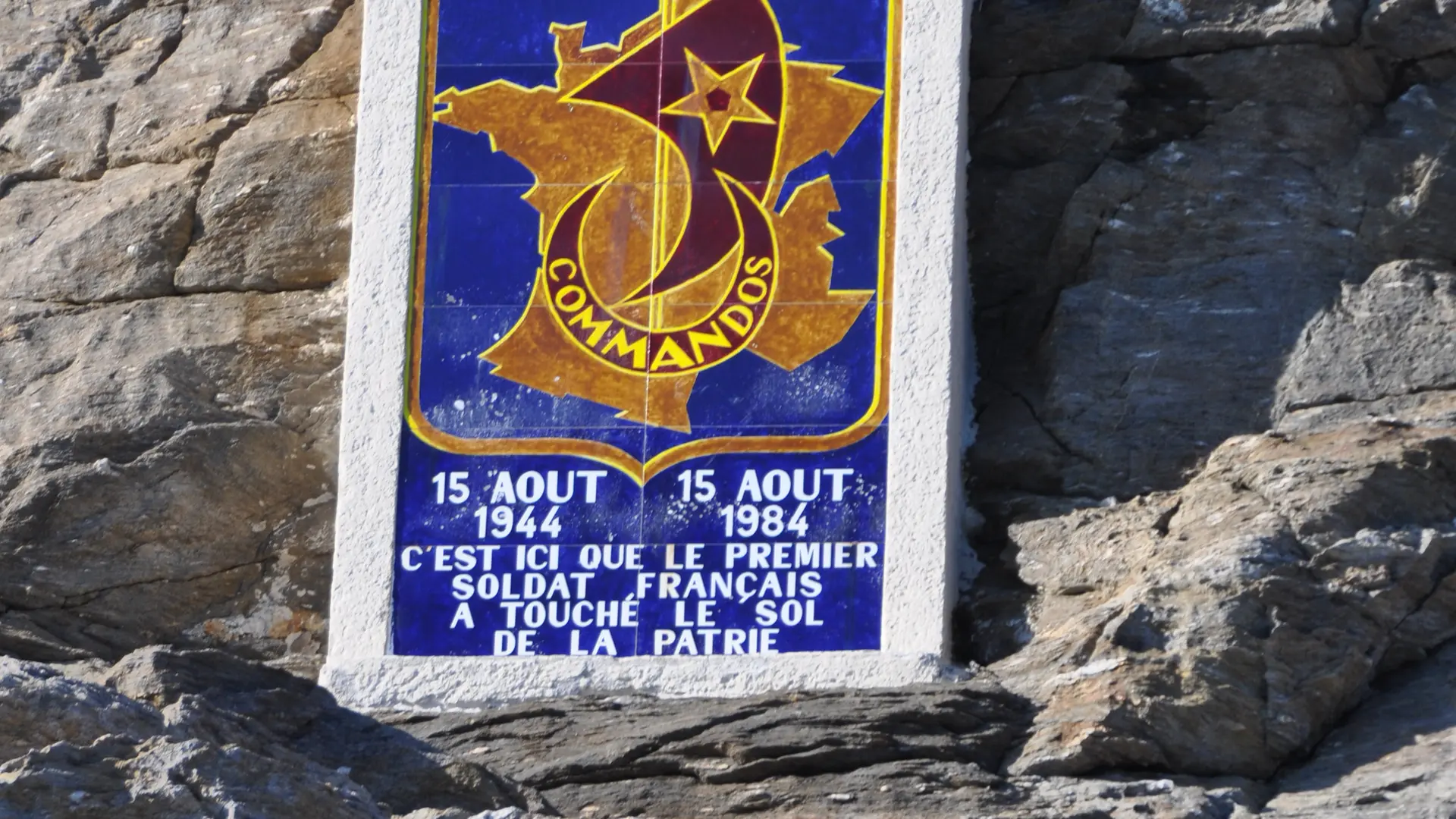 Plaque des commandos - © OT Lavandou