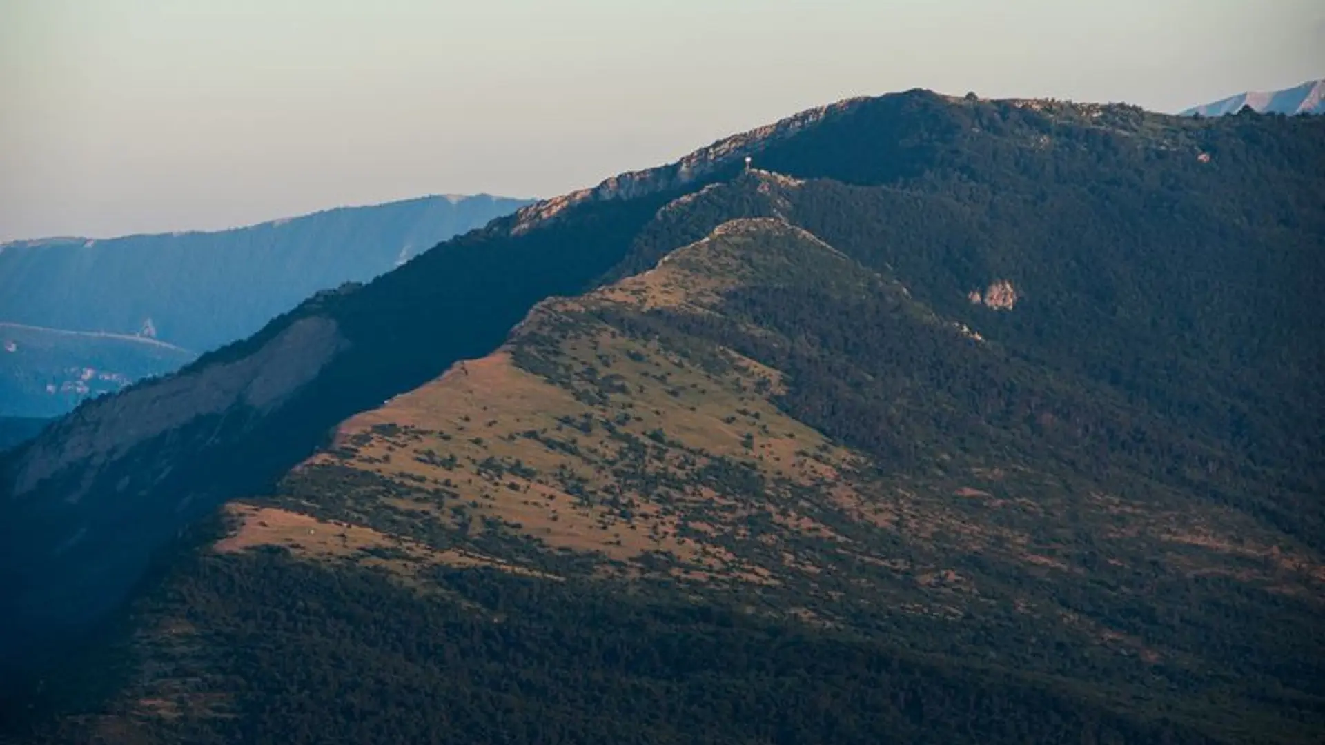 Lueur sur la Montagne de St-Cyr