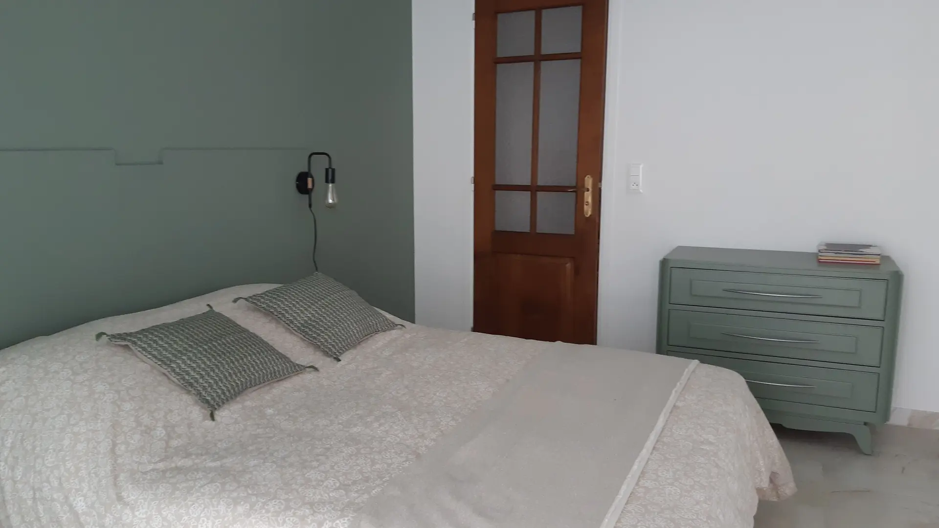 Chambre lit 140 cm City-Break le Capri - Le Cannet - Gîtes de France Alpes-Maritimes
