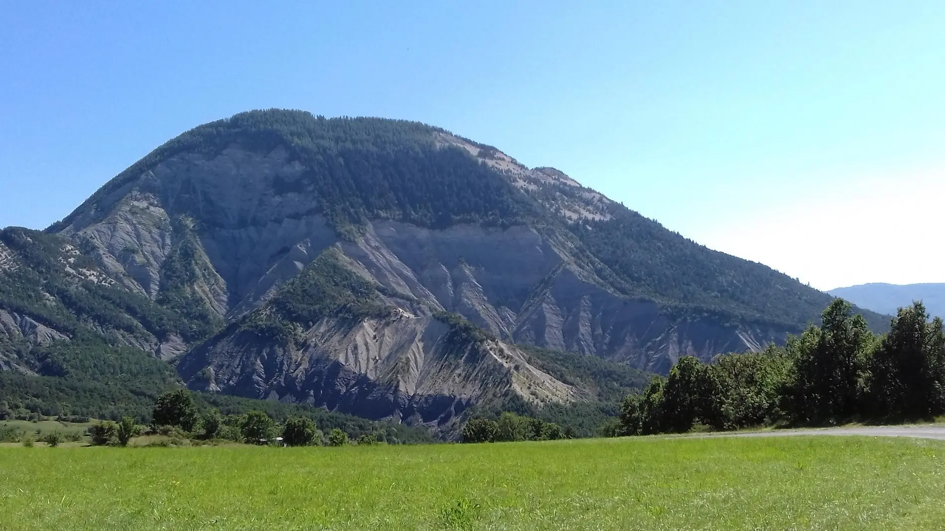 Le sommet de la Sapée vue du Touron