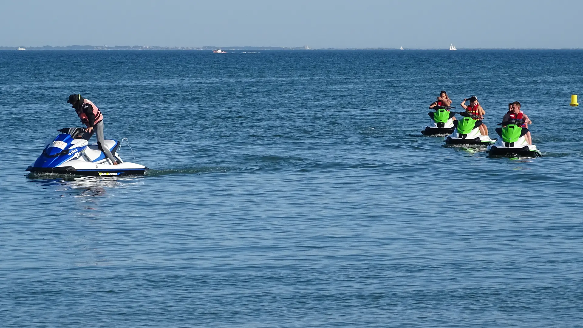 Balade accompagnée et location de jet ski