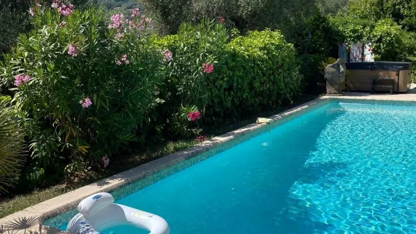 Bastide Aïna- Grasse- Piscine- Gîtes de Franbce Alpes-Maritimes