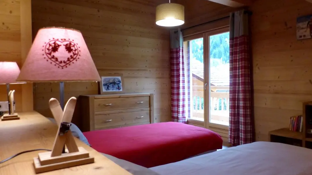 Chambre 4 avec 2 lits 1 personne jumelables à l'étage
