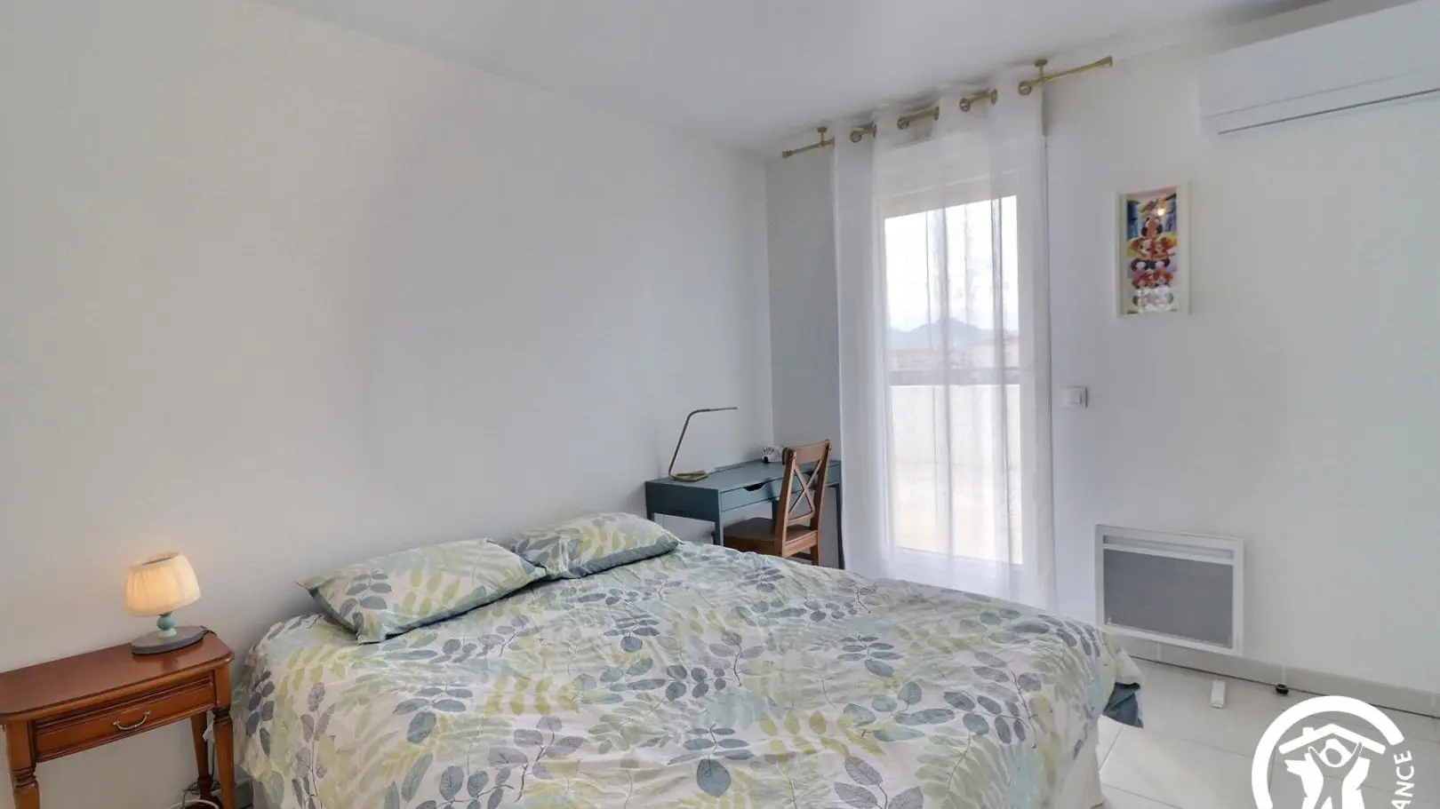Grande chambre climatisée, au sud, donnant sur la terrasse