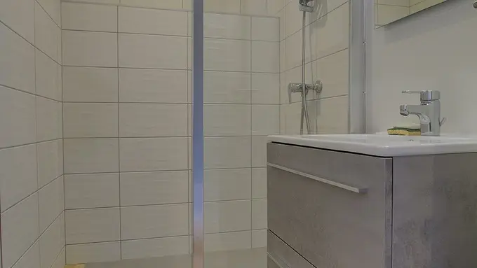 Salle d'eau en rez-de-chaussée