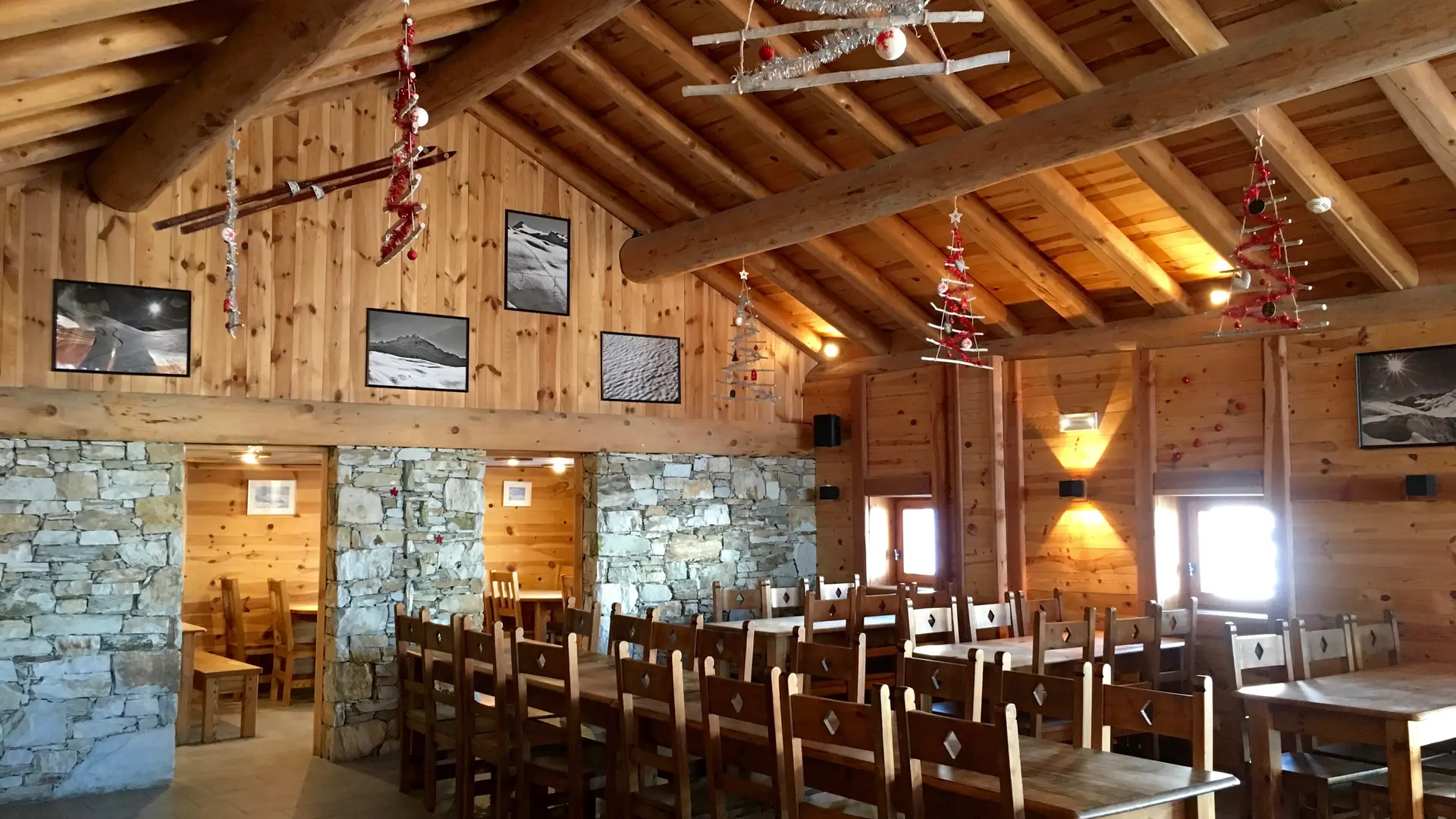 Intérieur, grande salle à l'étage - Restaurant La Cascade_Val d'Isère