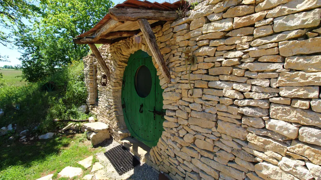 Maison de hobbit au mas de saillac
