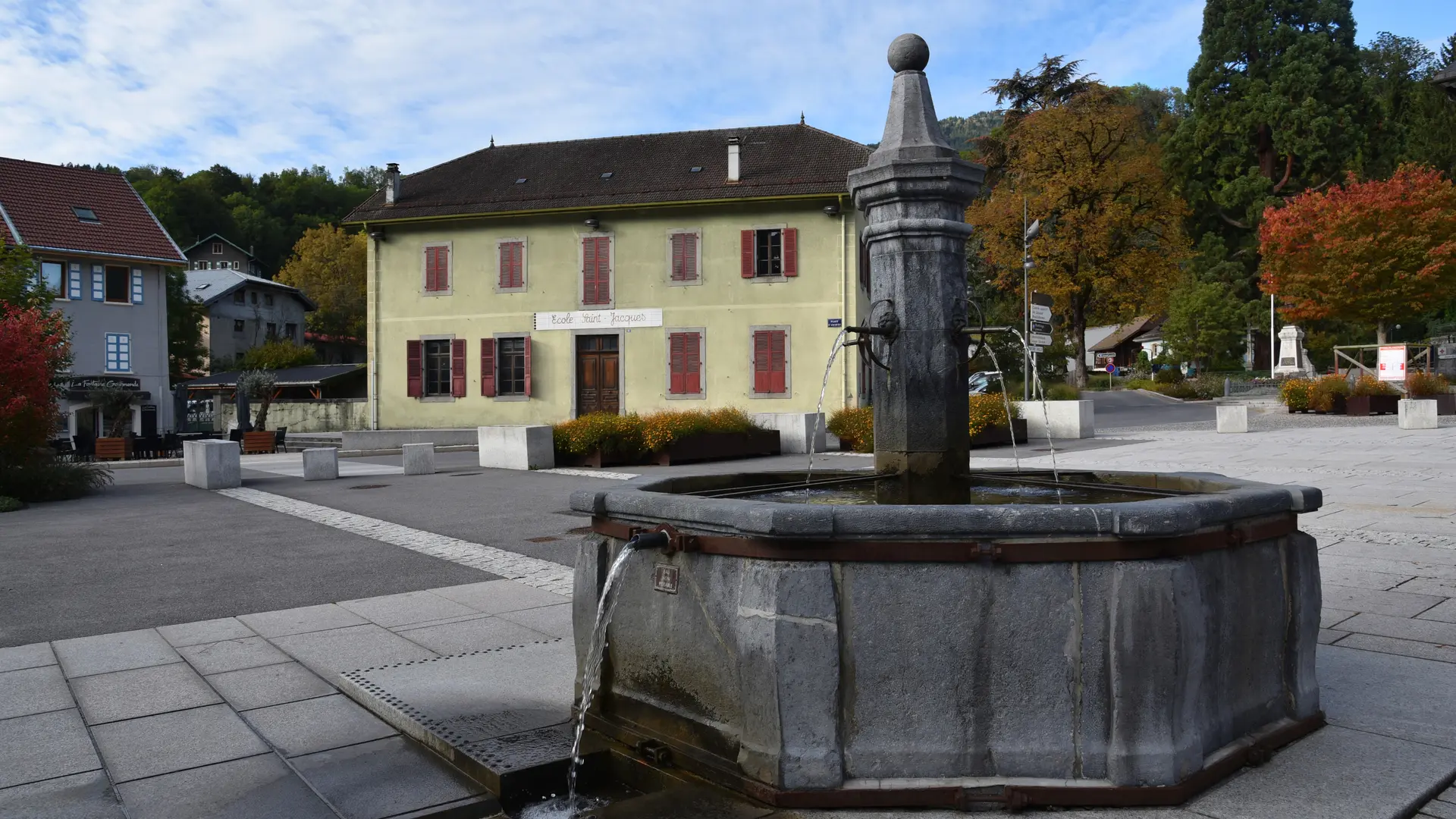 La fontaine de la place Saint-Jacques