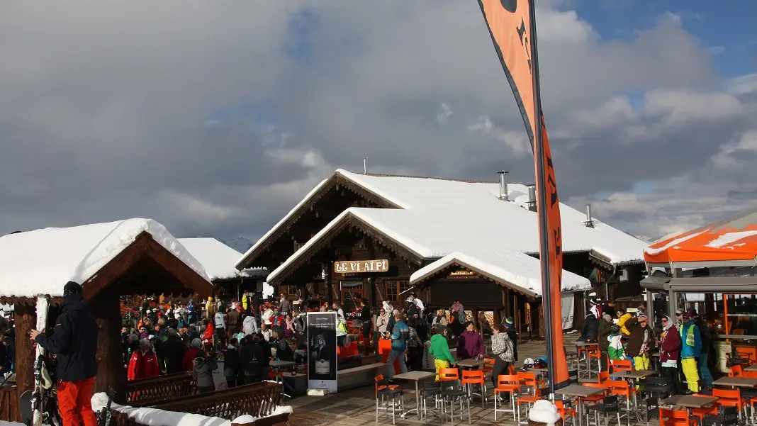 Restaurant d'altitude, grand bar musical sur les pistes, Dévoluy, Hautes-Alpes