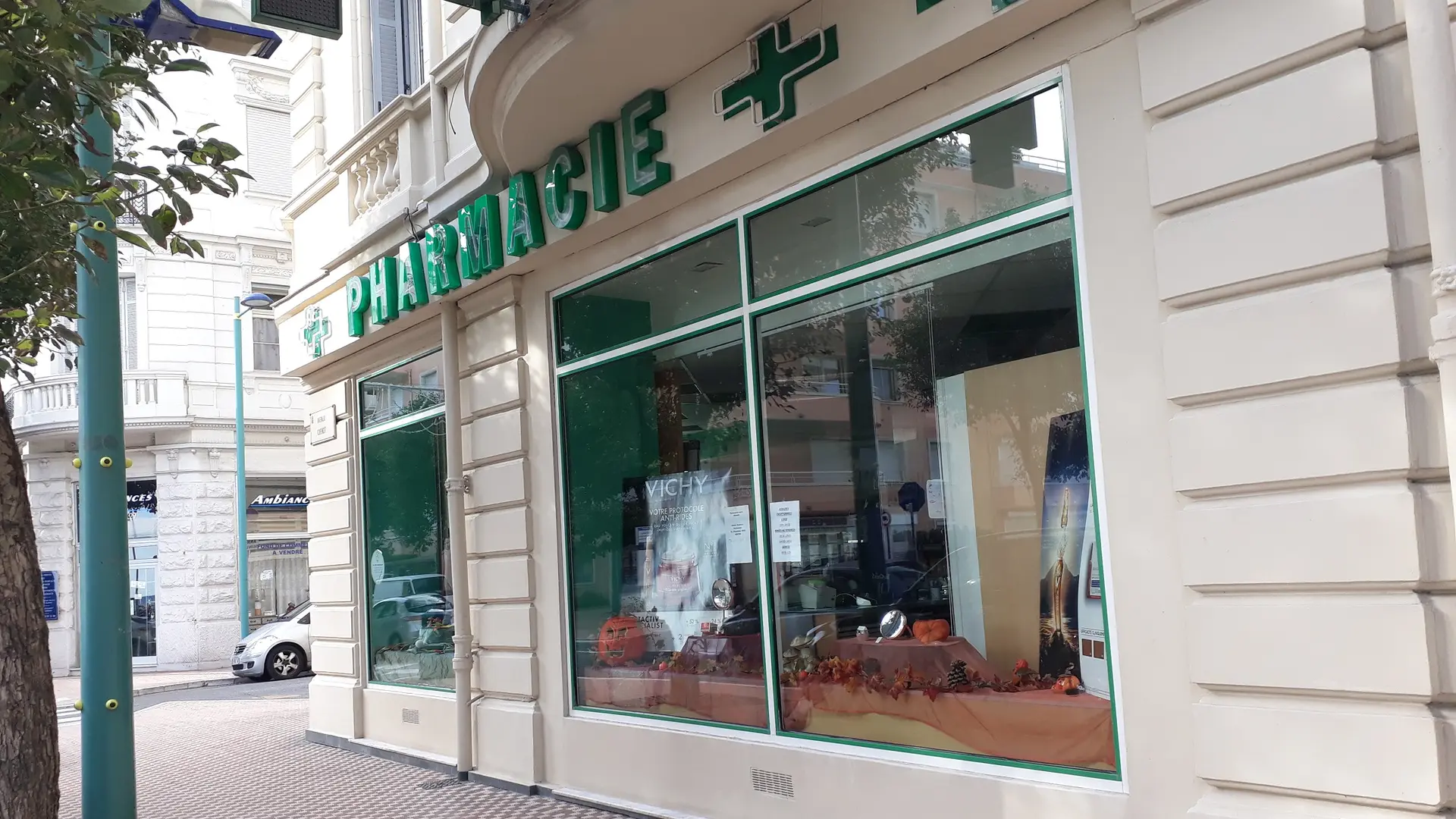 Vue extérieure de la pharmacie