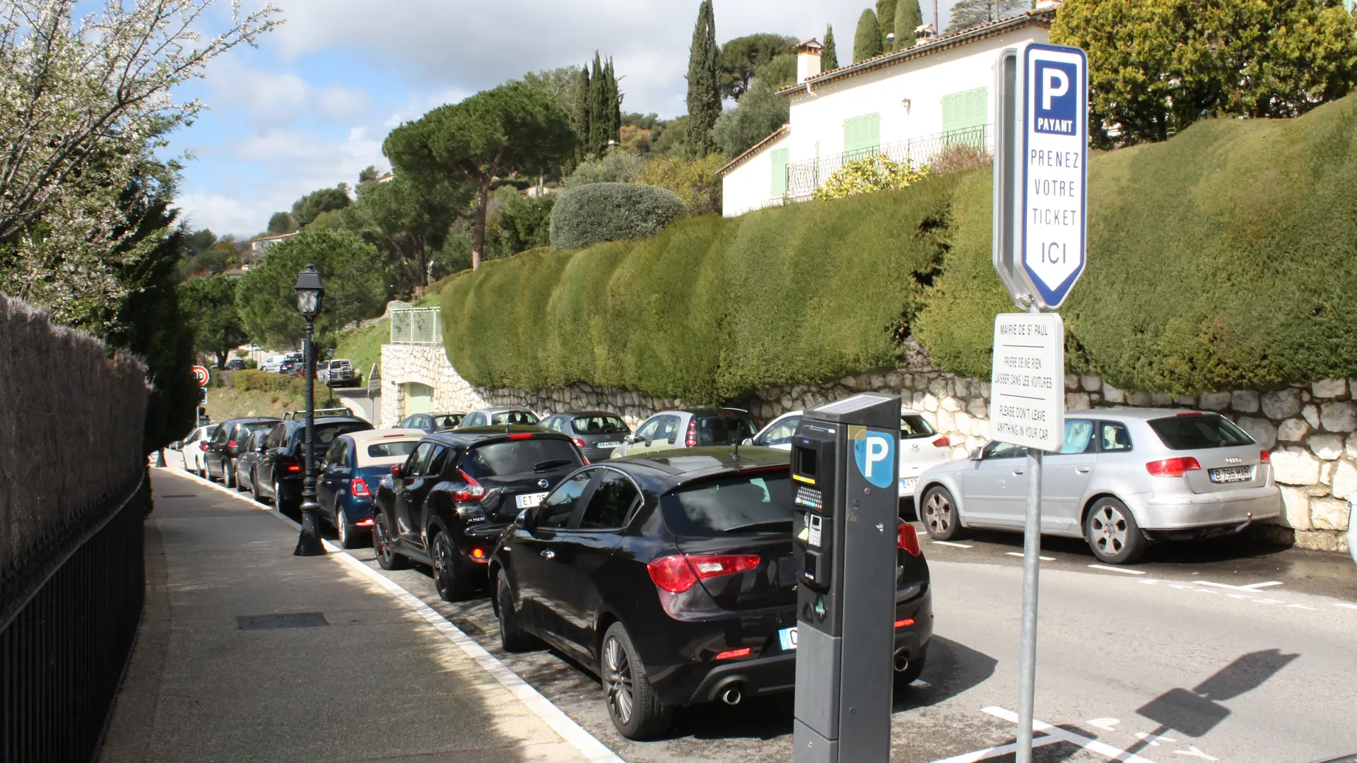 Parking public Route des Serres