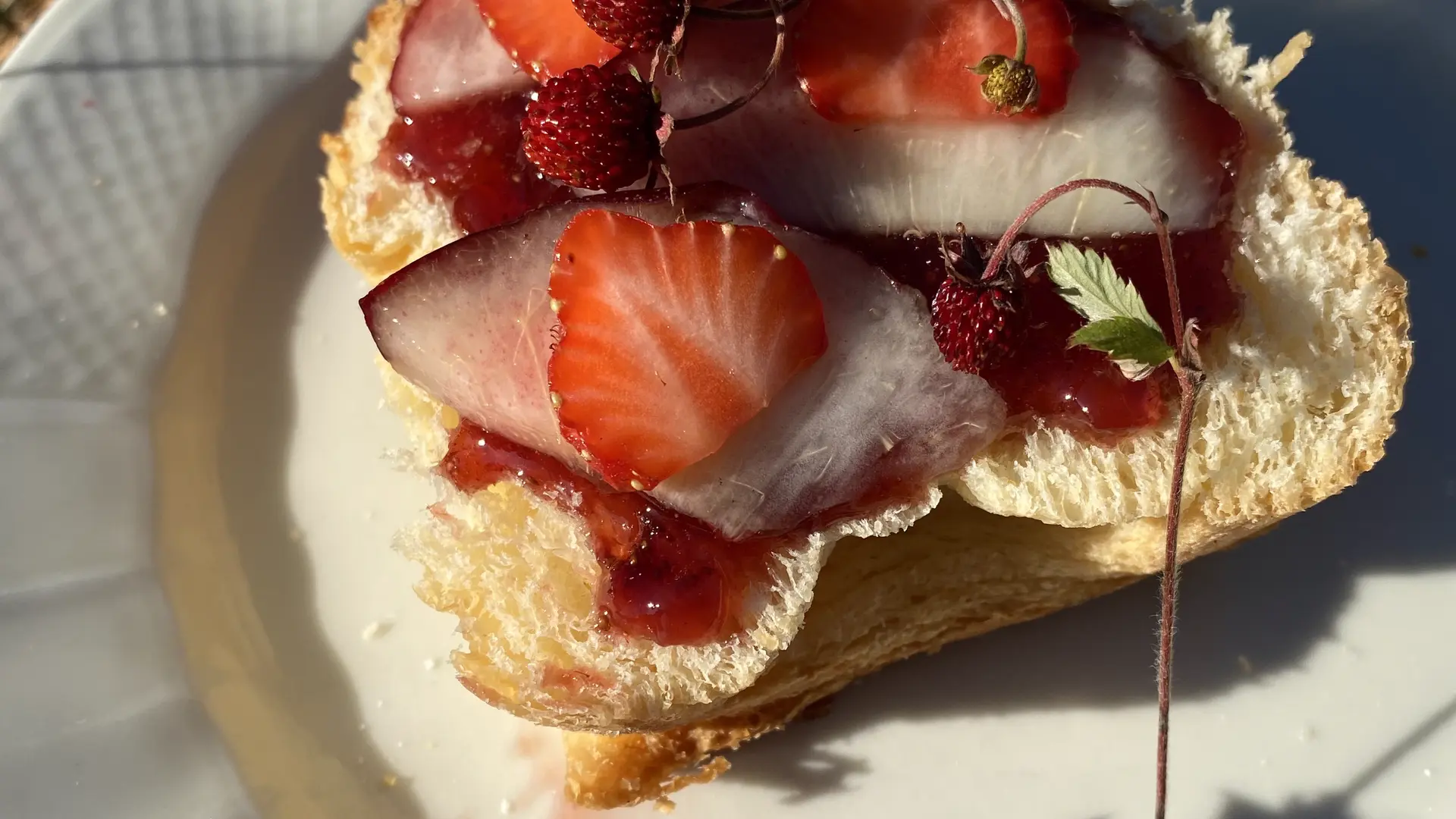 Nos tartines briochées confiture et fruit rouge