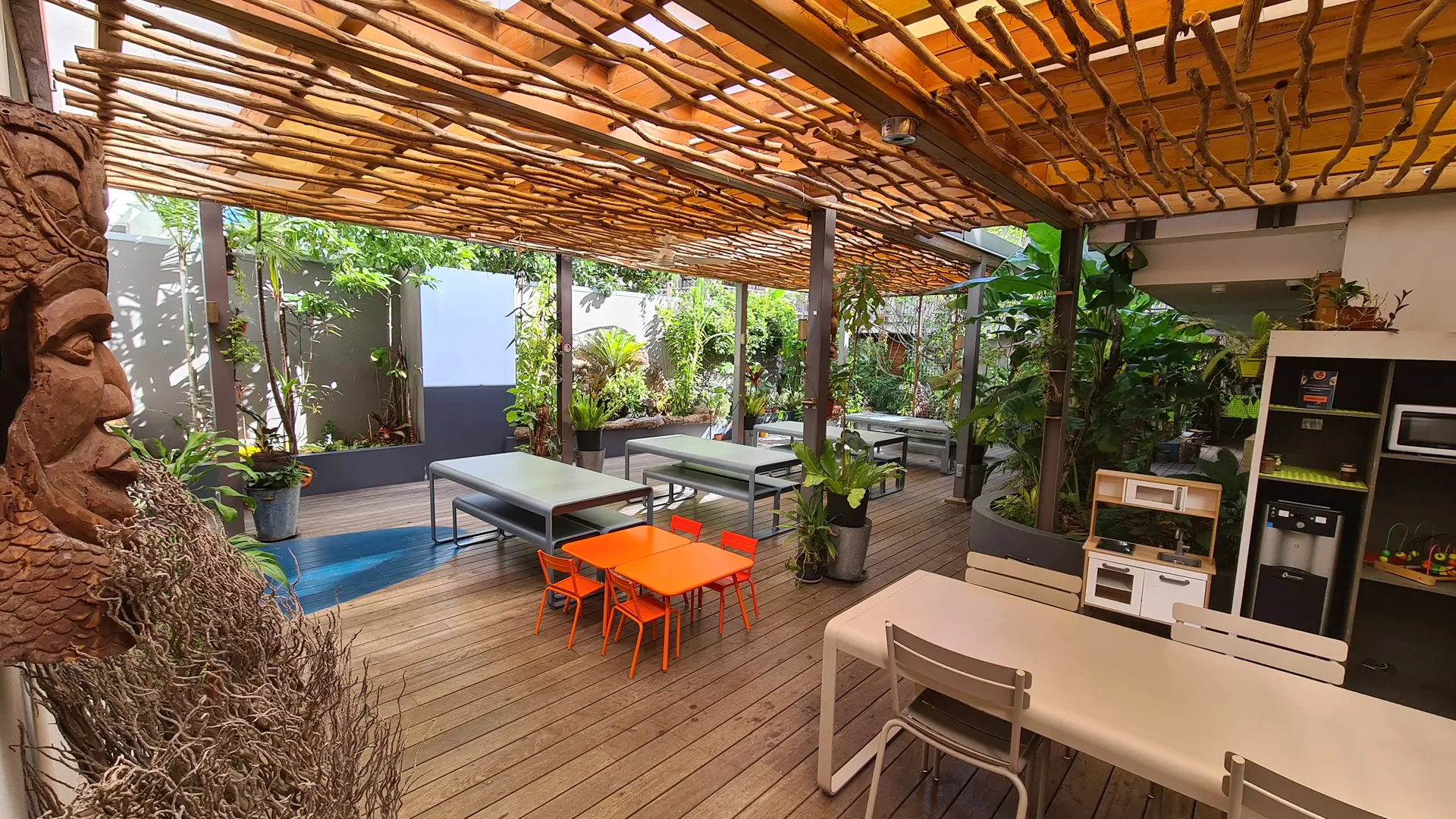 Prenez l'air et profitez de notre patio du Pacifique !