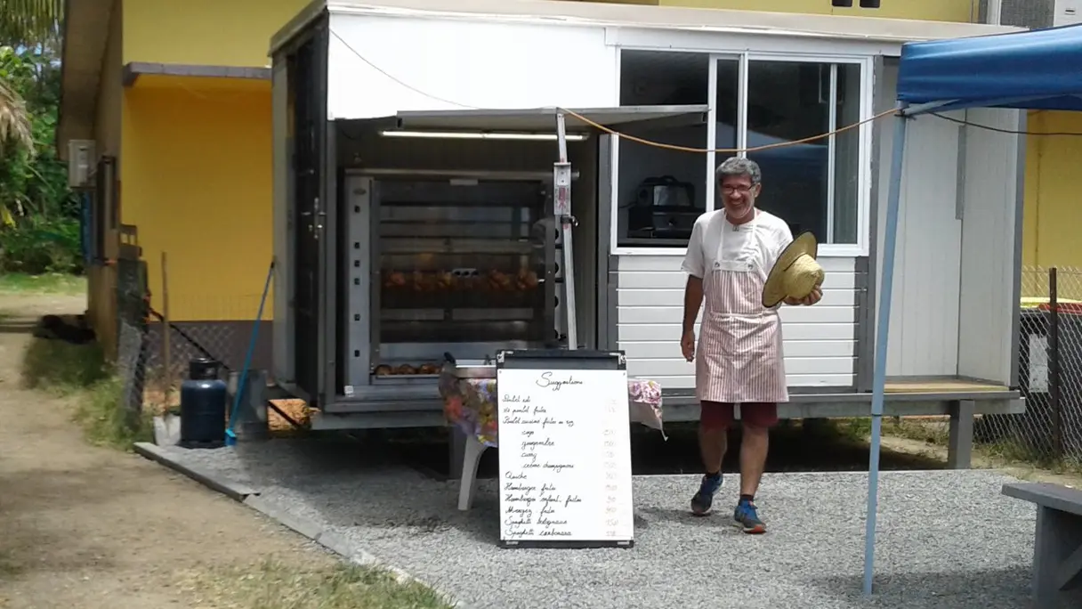 C'est dans ce petit emplacement que vous trouverez vos poults rôtis, de Philippe.