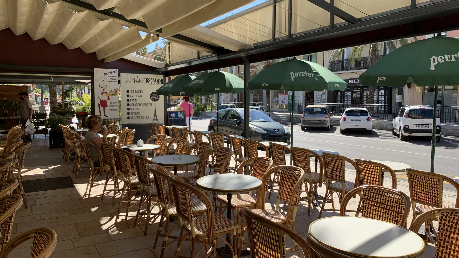 Terrasse du Café au Petit Creux de Paris à La Londe les Maures