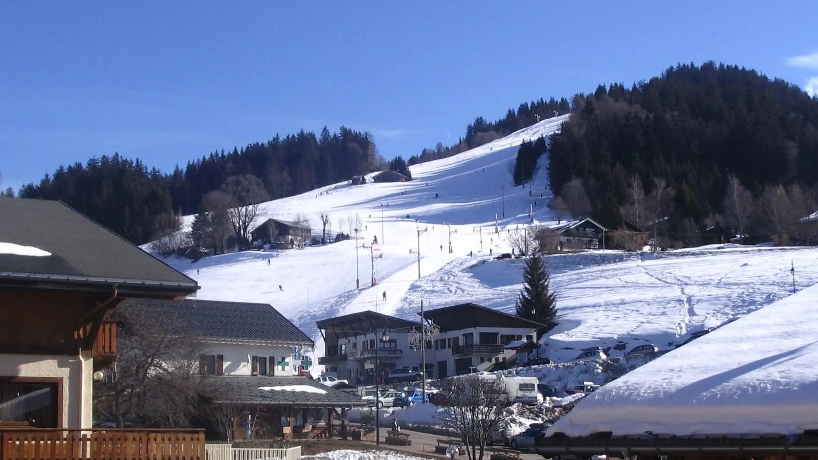 Vue sur les pistes depuis la balcon