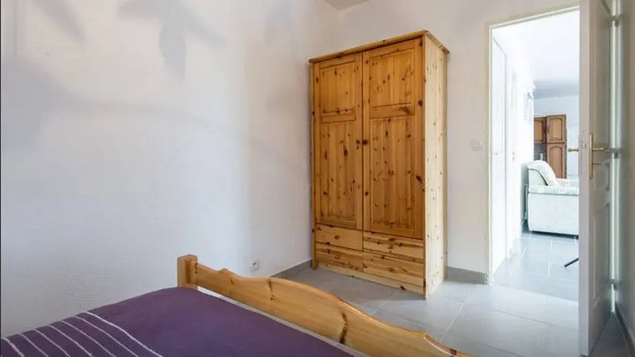 Gîte Petite Maison d'Amis-Chambre 2 Armoire-La Gaude-Gîtes de France Alpes-Maritimes